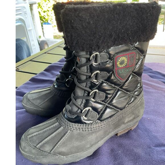 UGG Newberry Shearling Boots Waterproof/Insulated - Picture 1 of 11